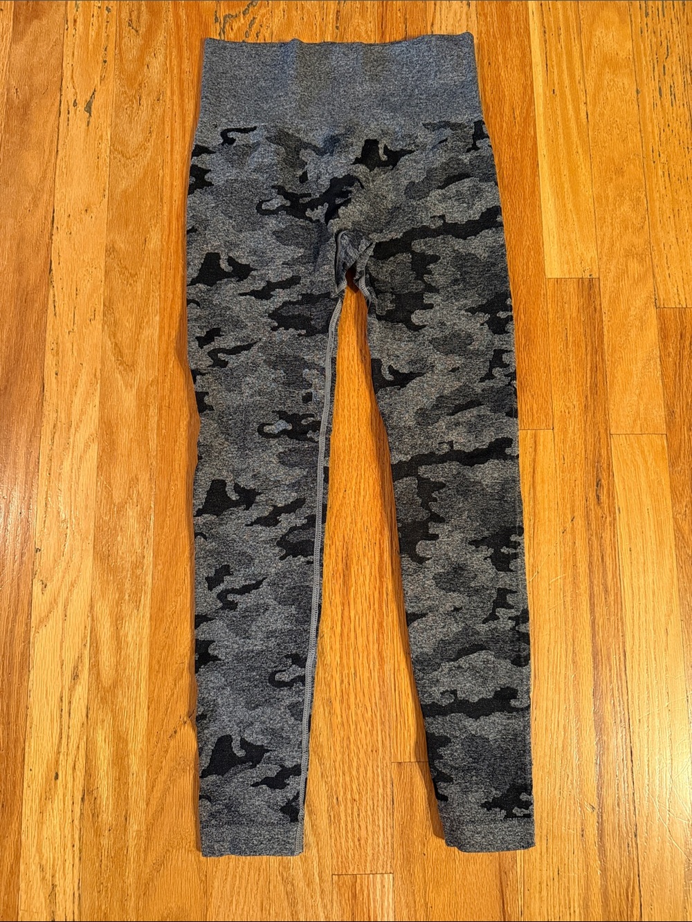 NEW Gray & Black Camo Cropped Leggings